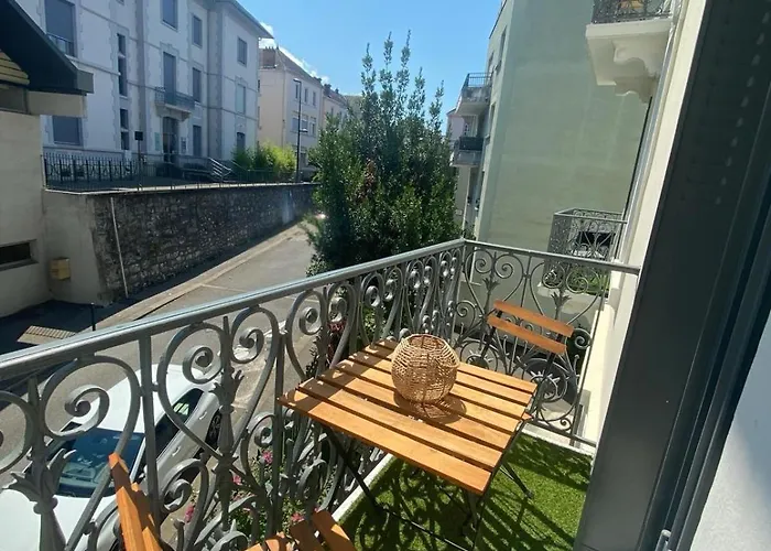 Logis Cosy Du Centre 艾克斯莱班